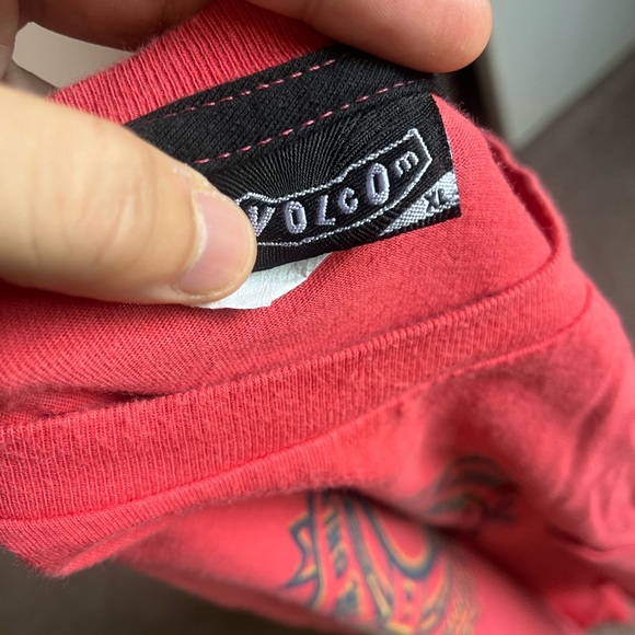 VTG 00’s / Y2K Volcom Stone Faded Red Pocket Tee - Picture 5 of 5